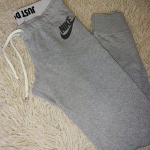 Nike Slim Leg Jogger Pants Size S